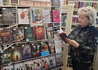 Обзор у книжной выставки 